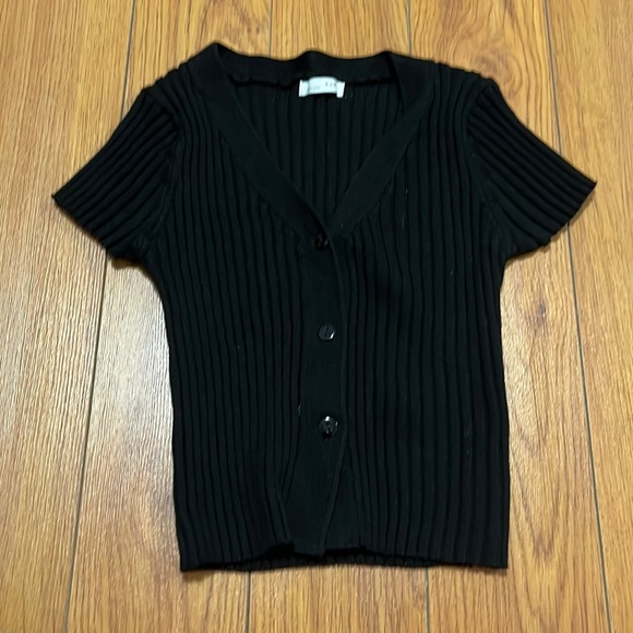 YesStyle black ribbed button up crop top - Picture 1 of 3